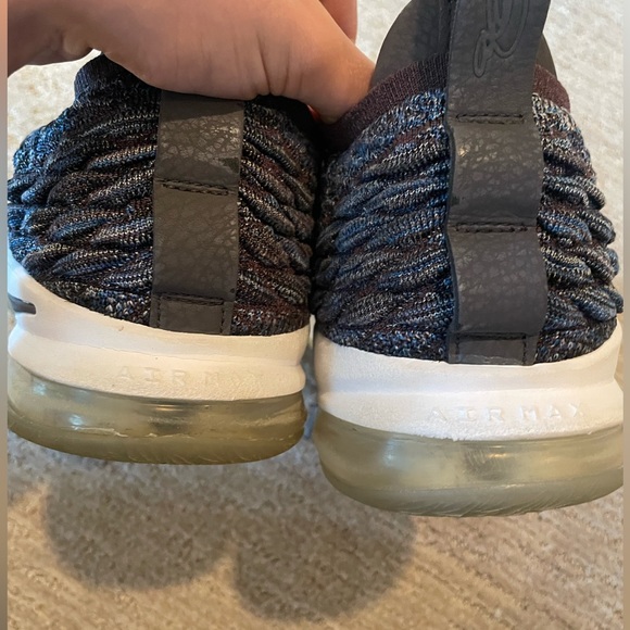 Men’s LeBron 15 Low Signal Blue Sneakers - Picture 7 of 9